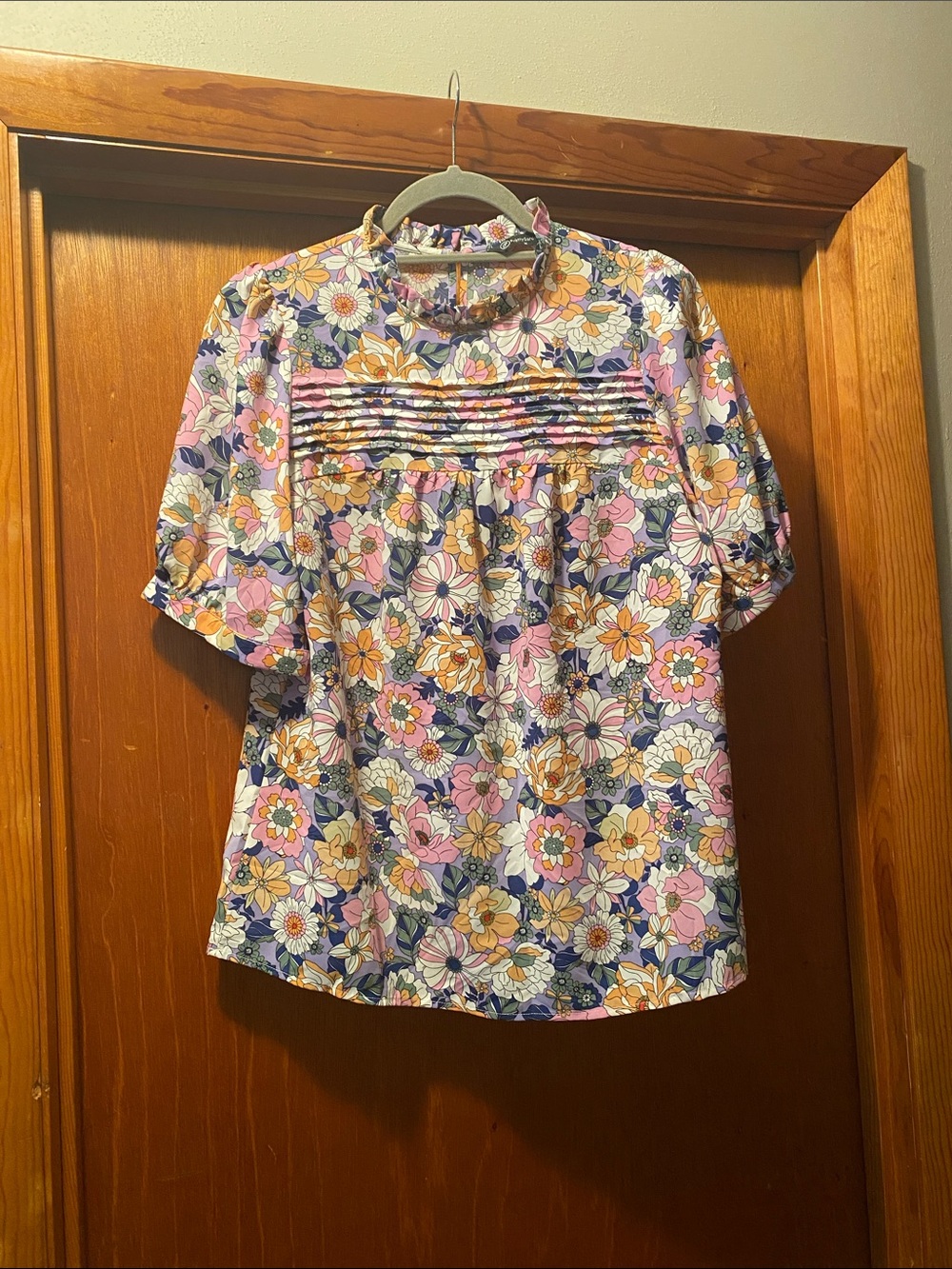 Pretty Garden Floral Pintuck Short-Sleeve Blouse Pit To Pit 20” x 24” L. Sz M